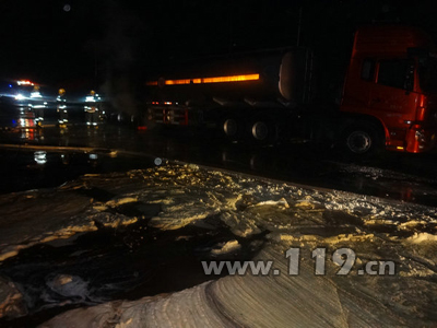 27噸汽油槽罐車著火 臨汾消防鏖戰九小時處置 27噸汽油槽罐車著火 臨汾消防鏖戰九小時處置